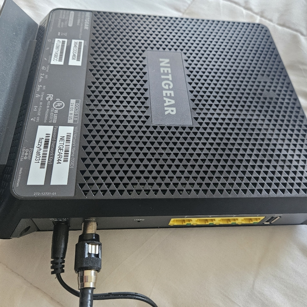 NETGEAR  Internet Modem - Picture 3 of 4